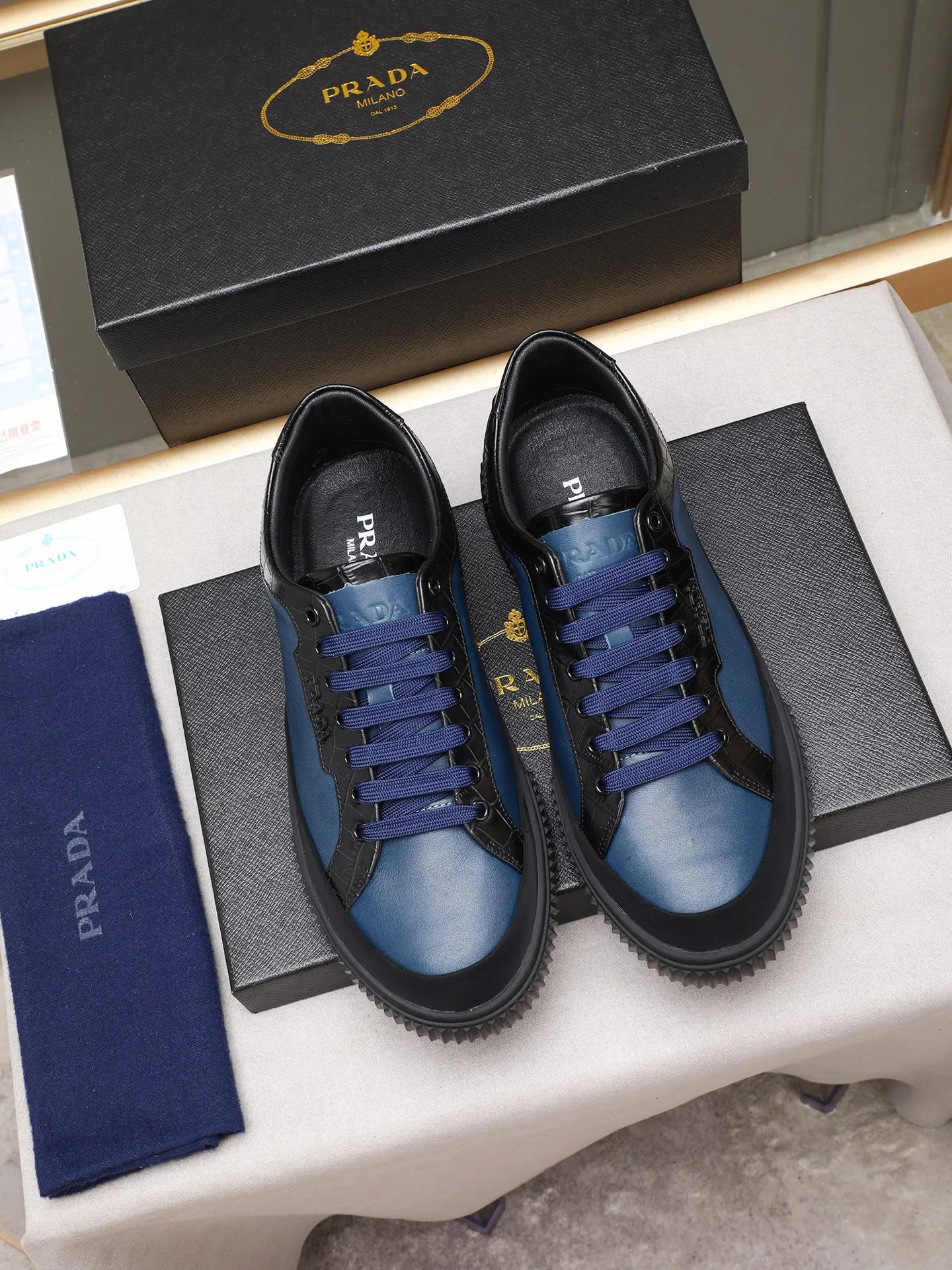 Men's shoes💰420💰 Brand: PRADA (Prada) Standard code: Men's code 38–44 (45 can be customized) Material: Original cowhide, breathable sheep lining Special outsole Style category: Men's fashionable casual sneakers Low-key luxury! Color: actual picture color